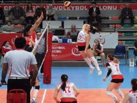 Karşıyakalı kızlar ilk maçı kaybetti...