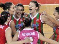 Karşıyakalı kızlar, Rota'yı şaşırmadı...