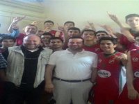 Karşıyakalı küçük erkekler, İzmir şampiyonu