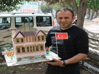 Karşıyakalı oto elektrikçi, Atatürk sevgisini maketle gösterdi