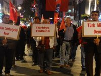 Karşıyakalılar Atatürk için yürüdü...