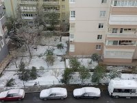 Karşıyakalılar karla uyandı...