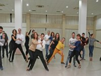 Karşıyakalılar latin danslarını sevdi...