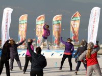 Karşıyakalılar'a sahilde sabah sporu...