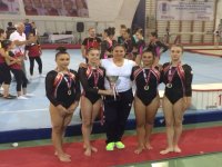 Karşıyaka’nın başarılı sporcularına para ödülü