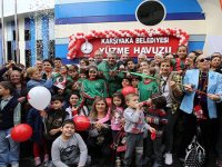 Karşıyaka'nın kapalı yüzme havuzu resmen açıldı