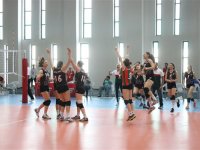 Karşıyaka'nın kızları çeyrek finalde