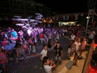 Karşıyaka'nın parklarında konser var...