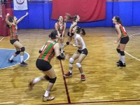 Karşıyaka'nın yıldız voleybolcuları İzmir 3.'sü oldu...