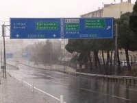 Karşıyaka'ya da kar düştü...