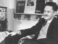 Karşıyaka’ya dev Nazım Hikmet heykeli