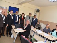 Kaymakam Yücel okuma yazma öğrenen annelerin Anneler Günü'nü kutladı