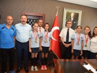 Kaymakam Yücel, Rüzgarın Kızları'nı kabul etti