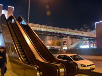 Kazada hasar gören üst geçit yenilendi 