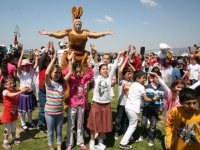 Kentte çocuk Sokakta oyun var