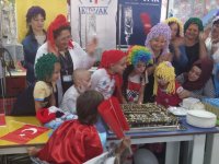 KİTVAK 23 Nisan kutlaması EÜ Tülay Aktaş Onkoloji'de