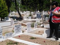 Kızılay Karşıyaka Şubesi mezarlıktaki bağışcılarını unutmuyor