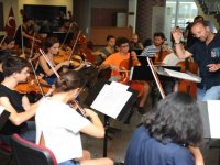 Klasik müziğin ustaları Karşıyaka'da gençlerle buluştu