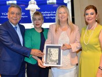 Kocaoğlu'ndan kadınlara siyaset çağrısı