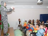 Konak'ta öğrenciler tiyatroya doydu