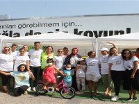 LÖSEV Karşıyaka’da iyilik dağıttı