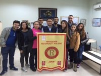 Mavişehir Rotaract Kulübü yaşlı dostlarını yalnız bırakmadı