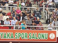 Mehmet Okur Mustafa Kemal Atatürk Karşıyaka Spor Salonu'ndaydı...