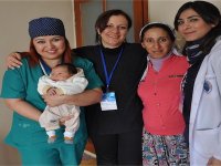 Menderes’te anne ve bebeklere belediye desteği