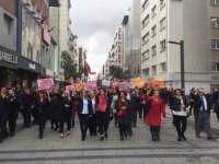 MHP Karşıyaka İlçe Başkanlığı'ndan Dünya Kadınlar Günü'nde anlamlı yürüyüş 