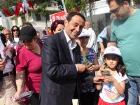 MHP’li Murat Koç Bayındır’da 5 bin fidanı kendisi dağıttı