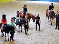 Minikler, abla ve ağabeyleriyle ata bindiler