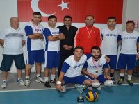 Müdürlerin takımı voleybolda şampiyon oldu