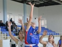 Murşide Altınçubuk’lu kızlar potada finallere kaldı