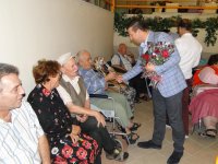 MÜSİAD, Karşıyaka Zübeyde Hanım Huzurevi ziyaret etti