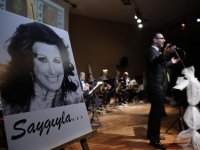 Müzeyyen Senar şarkılarla anıldı