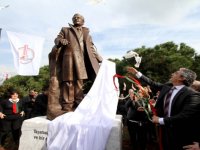 Nâzım Hikmet Karşıyaka'daki heykelinin önünde anılacak