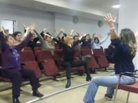 Ofiste egzersiz yaparak sağlıklı yaşama kavuşacaklar