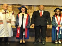 Oğlu için başladığı üniversiteden birincilikle mezun oldu