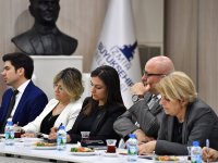 ''Öncü ve lider kent İzmir''