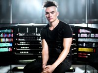 Orgun sıradışı virtüözü Cameron Carpenter İzmir'de 