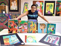 Otizmli Mahsun kelimelerle değil resimle konuşuyor