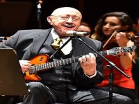 Özdemir Erdoğan'dan unutulmaz konser