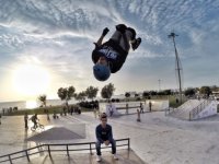 Paten pistleri gençlerin buluşma noktası oldu