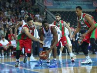 Pınar Karşıyaka, Anadolu Efes'i geçemedi...