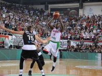 Pınar Karşıyaka avantajı kaptı...