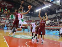 Pınar Karşıyaka, Daçka karşısında...