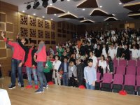 Pınar Karşıyaka, Doğa Koleji öğrencileriyle buluştu