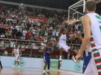 Pınar Karşıyaka, Efes galibiyetiyle başladı