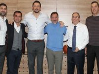 Pınar Karşıyaka Hidayet Türkoğlu'nu ziyaret etti