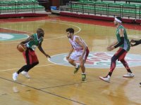 Pınar Karşıyaka ilk sınavında farklı mağlup